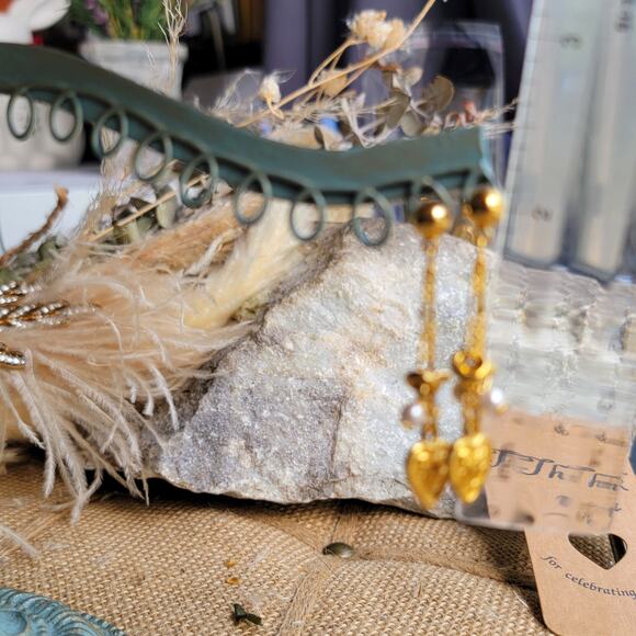 Vintage 1980s Gold Tone Dangle Earrings Heart Pearl Drop New Old Stock 2 Inch - Picture 8 of 10